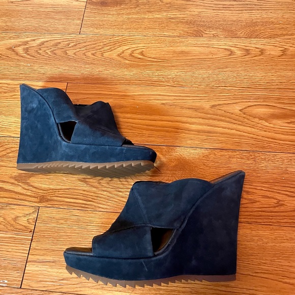 Vince Camuto Platform wedges. - Picture 2 of 9